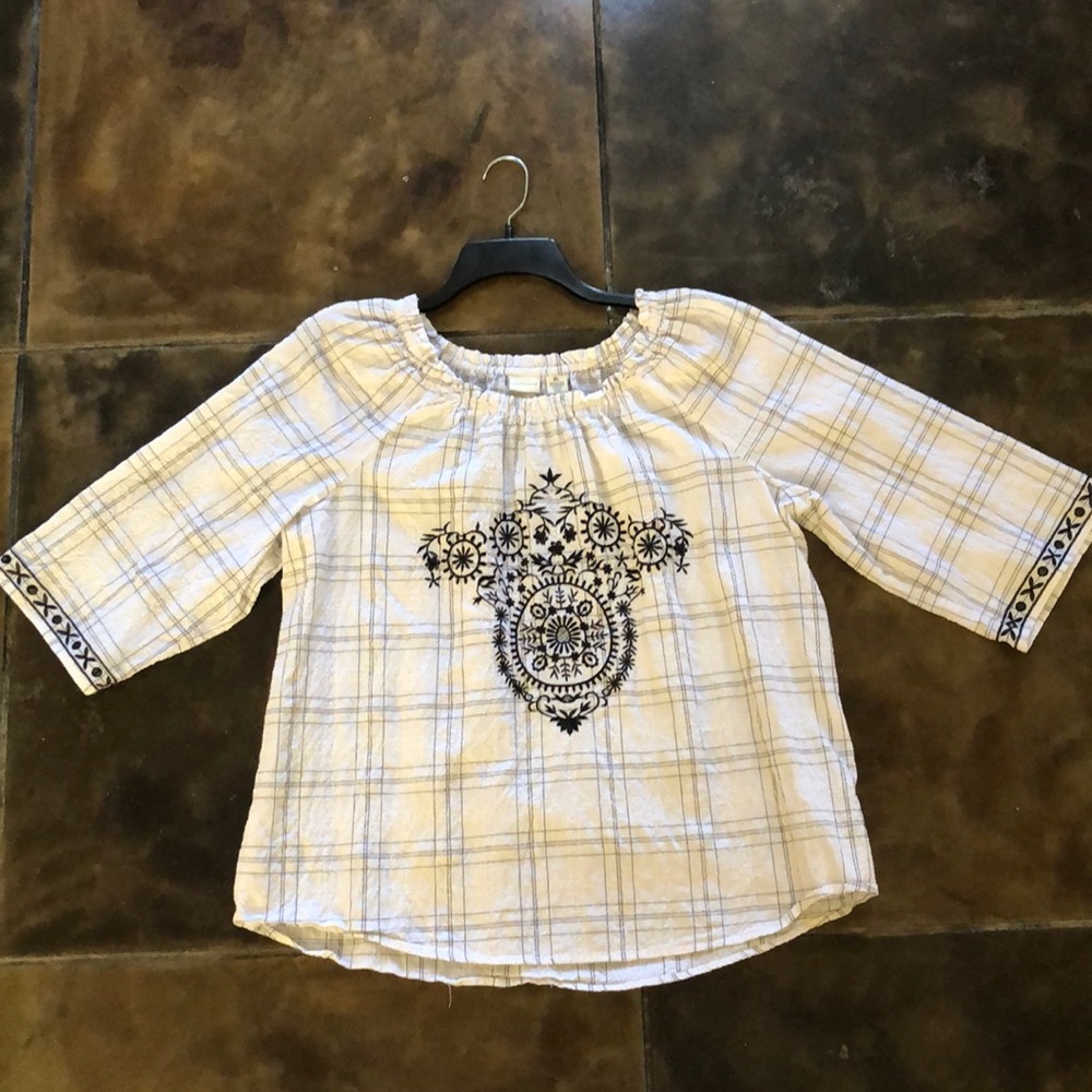Women’s Blouse with embroidered design XL